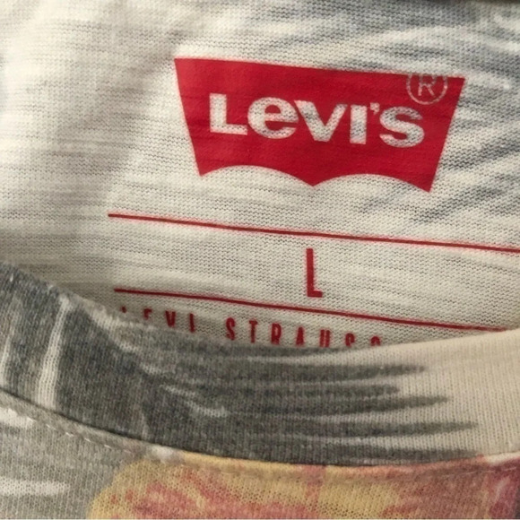 Levi’s Men’s Flamingo Tee size large - Picture 2 of 3